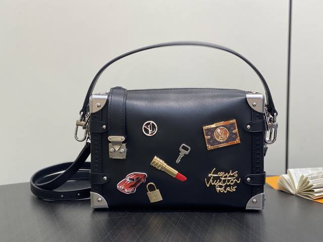 Top-grade original M25568 Black Lipstick Badge Full Leather Soft Box Bag Side Tr