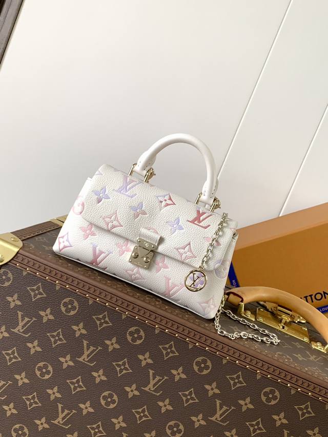 Top-quality original, variable chip M25596 This Nano Madeleine handbag is bathe