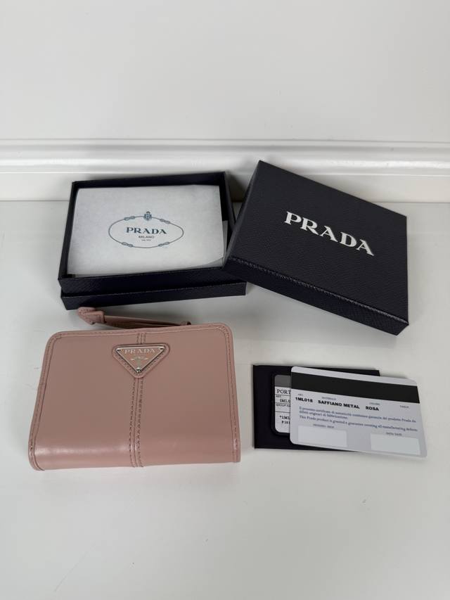 P pink waxed cowhide short wallet, model 1Ml018, snap button closure, 9 card slo