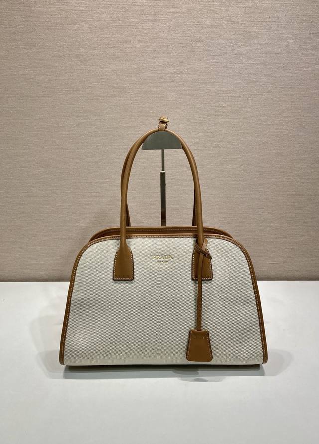Premium original factory packaging, new tote bag 1Bg572 DDD. This bag combines