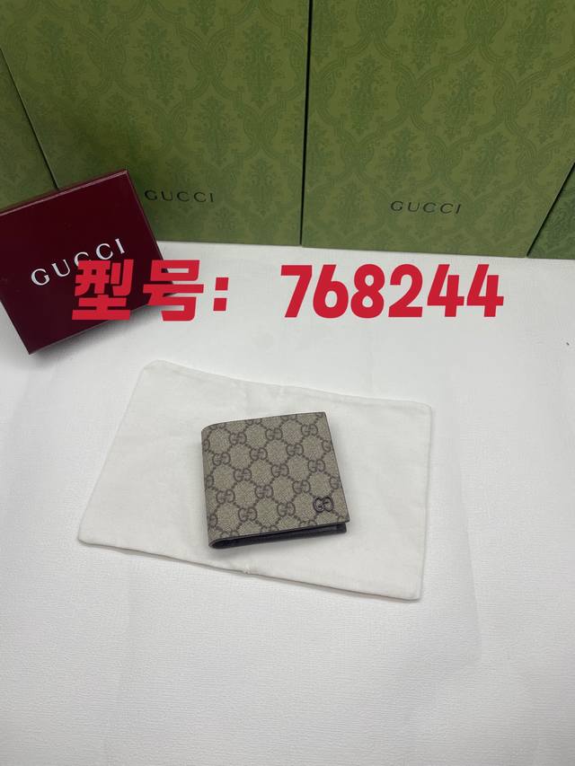 Gg detail wallet. Gucci's small leather accessories push the boundaries of desig