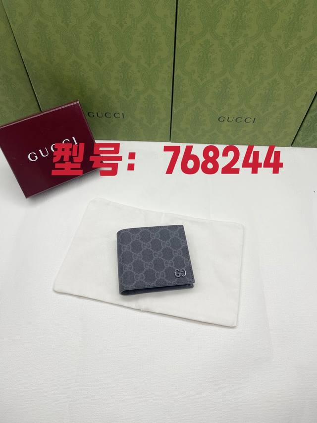 Gg detail wallet. Gucci's small leather accessories push the boundaries of desig