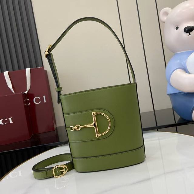 For the Spring/Summer 2025 collection, the Gucci 73 collection draws inspiration