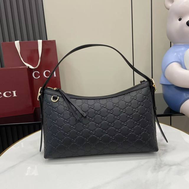 New arrivals for the Fall/Winter 2025 collection, the Gg Emblem collection rein