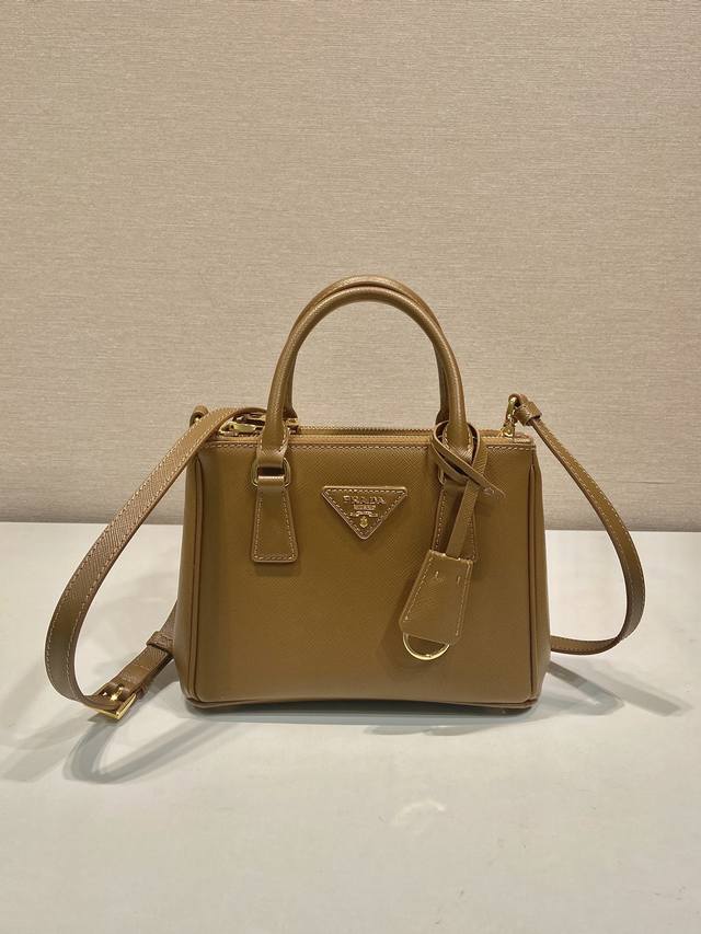 Premium original factory packaging, Mini Killer 1Ba906. This Galleria handbag i