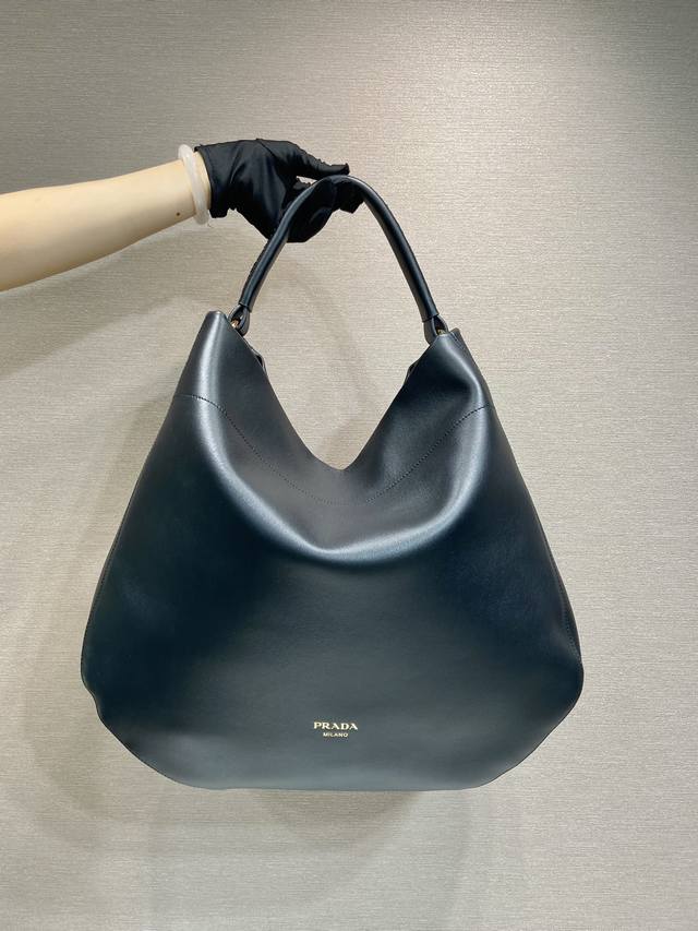 Special New Tote Bag 1Bc219 This spacious shoulder bag is crafted from imported