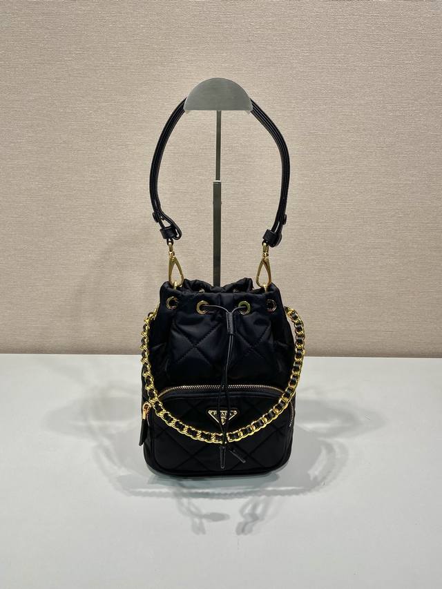 Comes with counter packaging. Embroidered checkered bucket bag 1Bh038 This vers