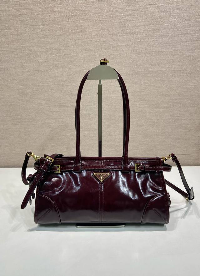 Comes with designer packaging. Lussolf waxed leather 1Ba426 small, new color DD