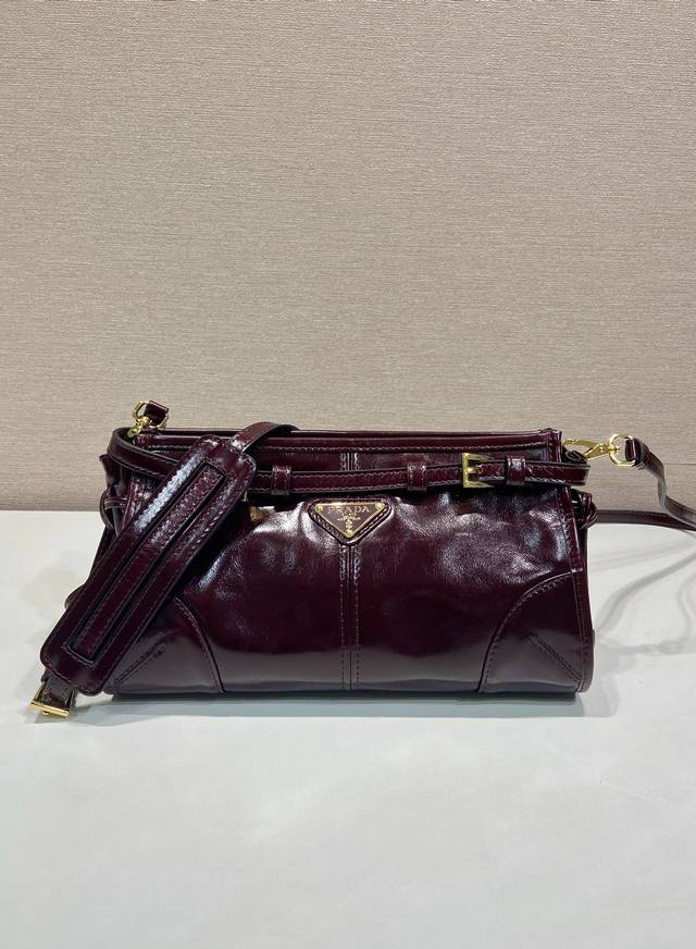 Comes with complete Lussolf waxed leather 1Ba215 crossbody bag DDD. This crossb