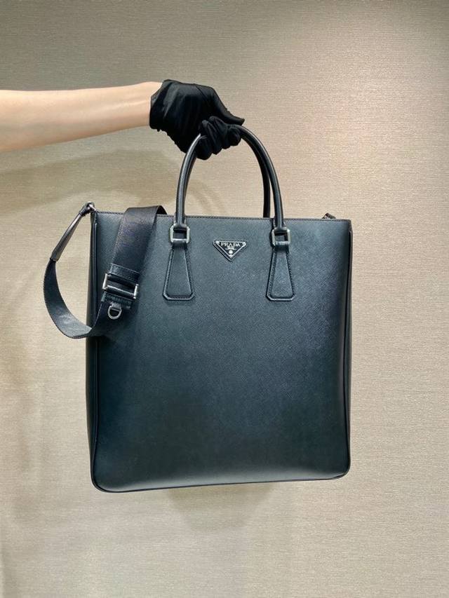 New 2Vg115 Men's This men's handbag is made of imported cross-grain cowhide, in