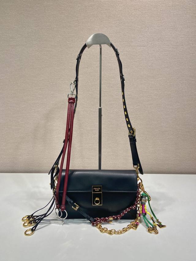 Comes with designer packaging. New arrival, 1Bd379, small size DDD. This new So