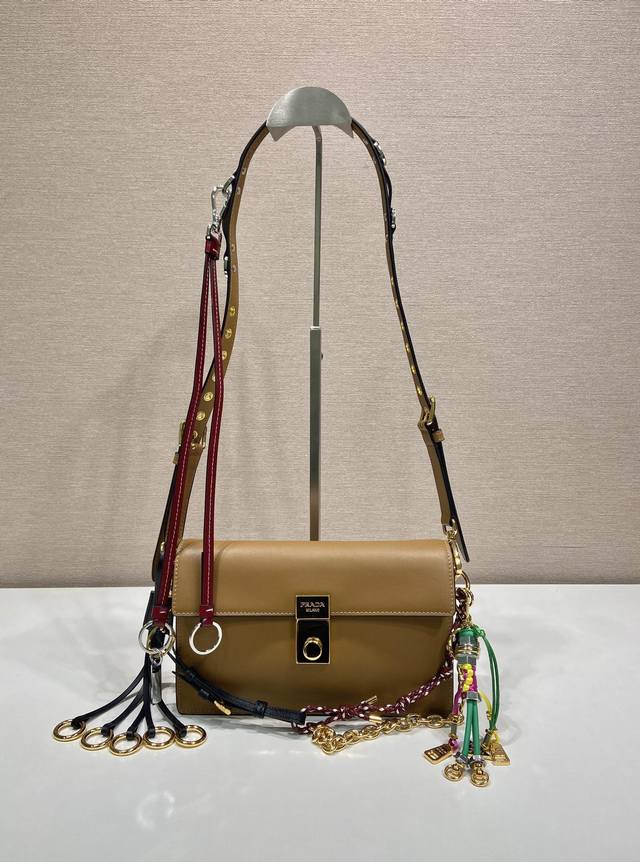with counter packaging. New product, 1Bd379, small size, new color. DDD. This n