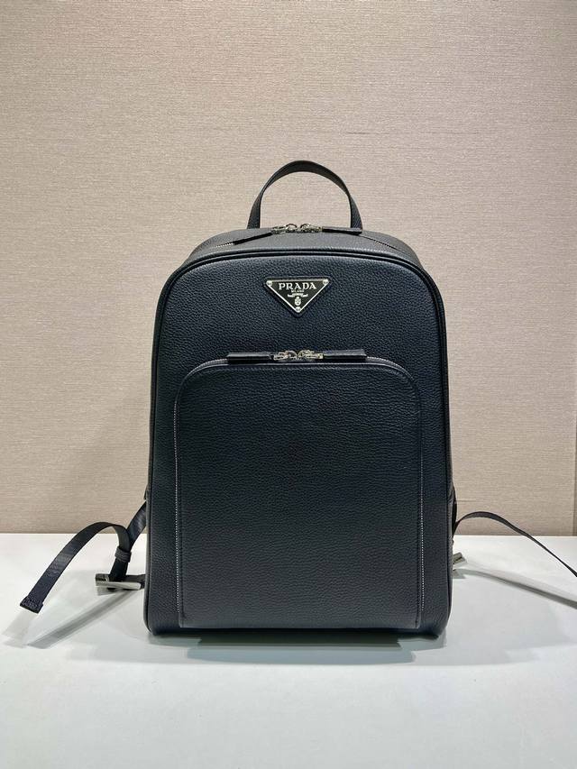 New Backpack 2Vz102 Deerskin Grain Made of imported deerskin-grain cowhide, wit