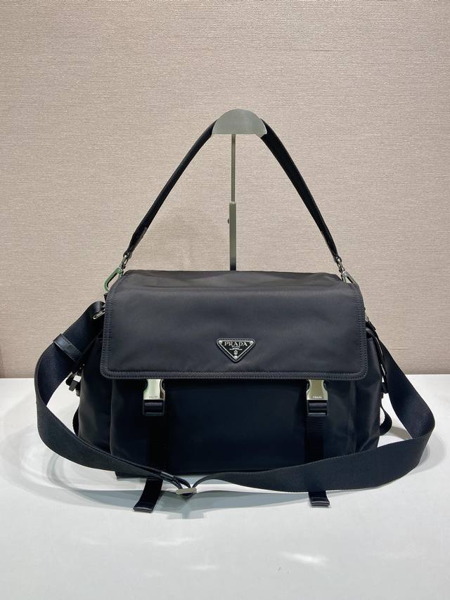 New Arrival Package 2Vd082 This Explore bag perfectly blends elegance and funct