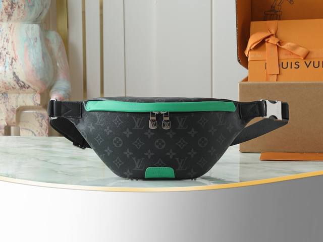 Top-quality original, original, and in-house photos. M25924 Discovery Waist Bag