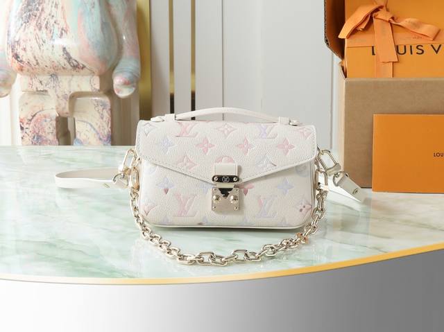 Top-quality original, original, and in-house photo: M25682, a beige gradient lea