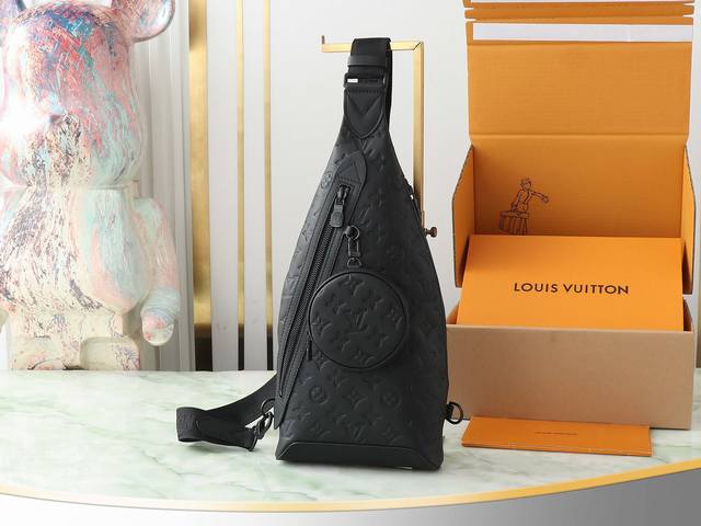 Top-quality original, original, and original photo. M21890 black embossed leath