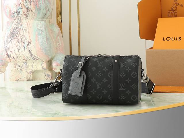 Top-quality original, original, and original photo. The Speedy Keepal travel ba