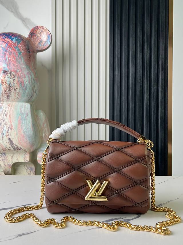 Top-quality original, in-house photo. M23601 Caramel color. M22891 Full leather