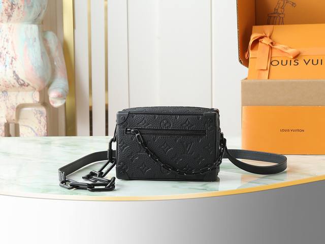 A photo of the original M55702, featuring an enhanced 163-chip black lychee pat