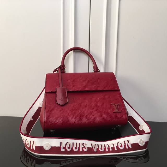 M59134 Fuchsia Top Original Single The new woven Clunybb handbag features Epi le