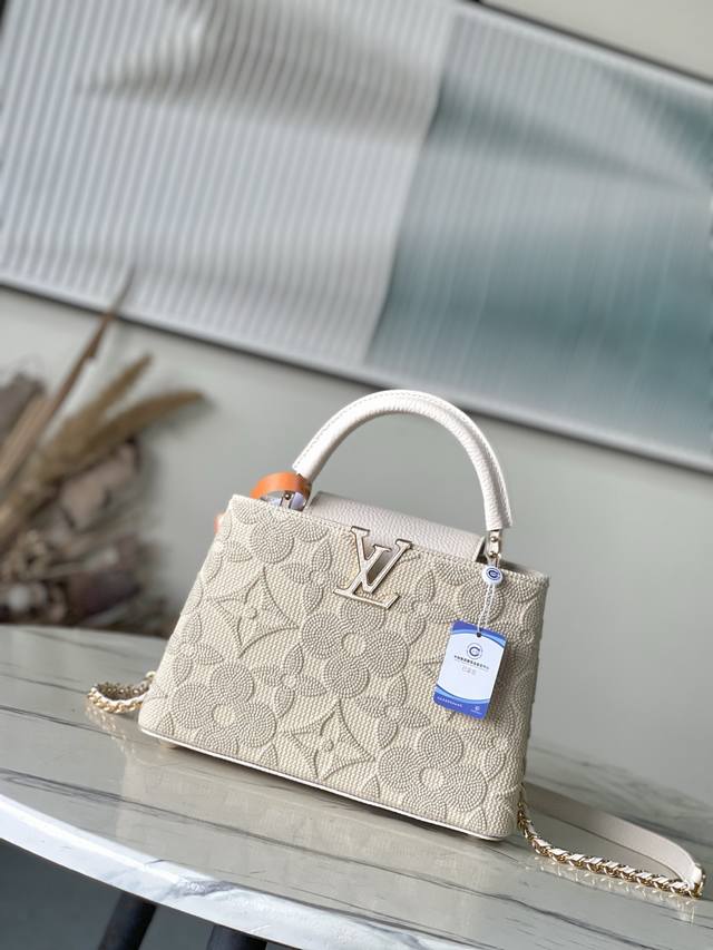 Premium Genuine Leather M14389 Small This stylish Cacines bag is part of the "G