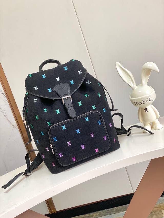 Haiyuanwai's latest model, M14135 DDD. This Montsouris backpack is crafted from