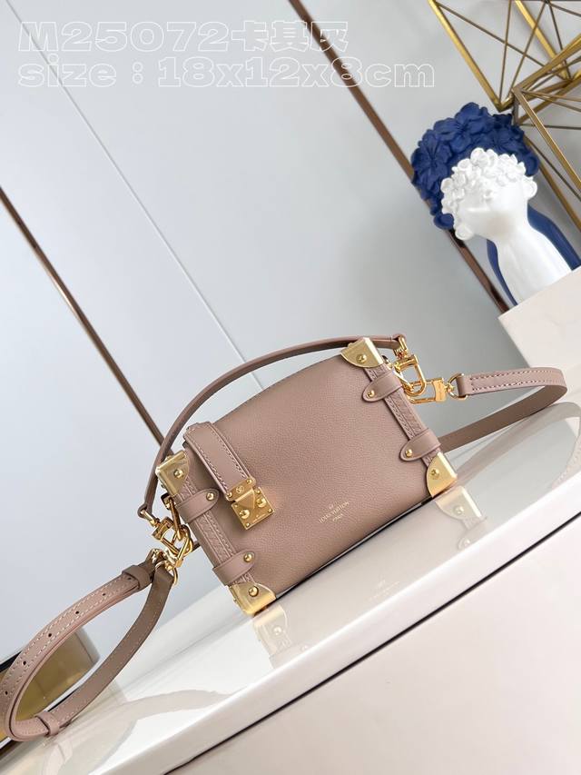Top-quality original, original, and in-house photo, M25072, Khaki Gray. This Sid