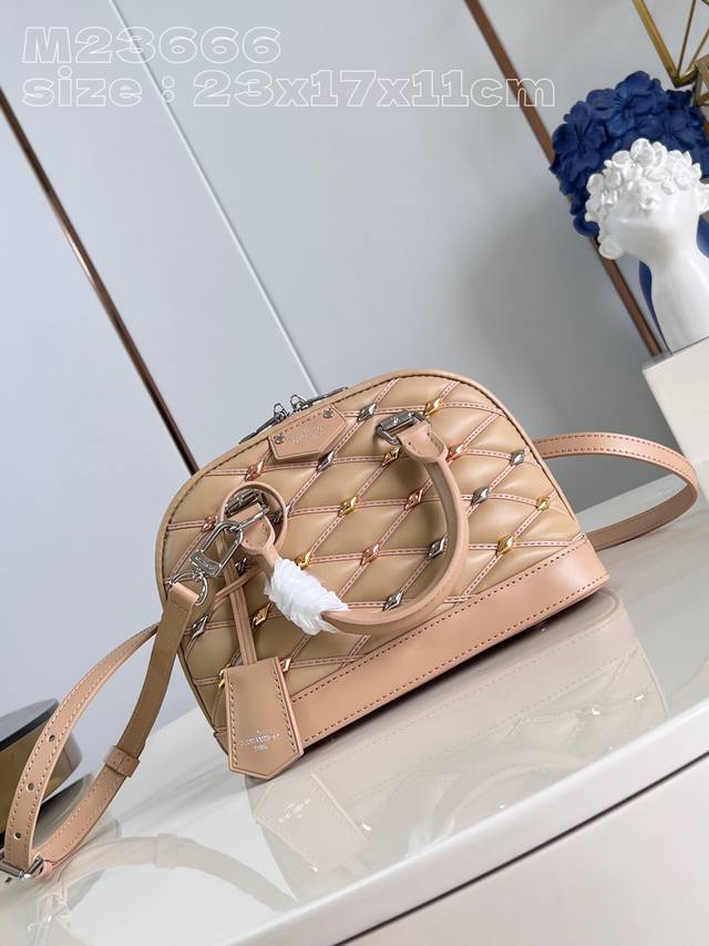 Top-quality original, real-home photos M23666, apricot studded M24153. This Alm