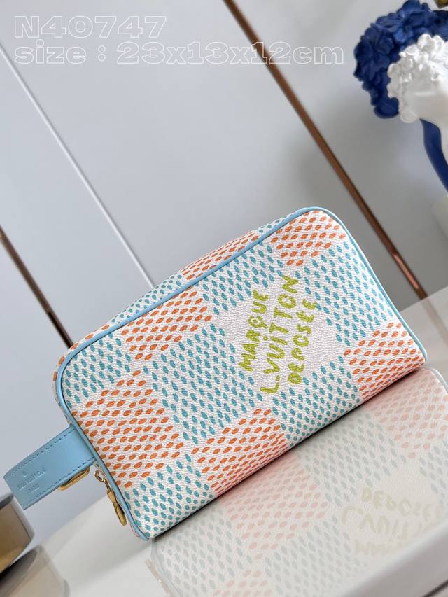 Top-quality original, original, and real-home photos. This green Locker Dopp Ki