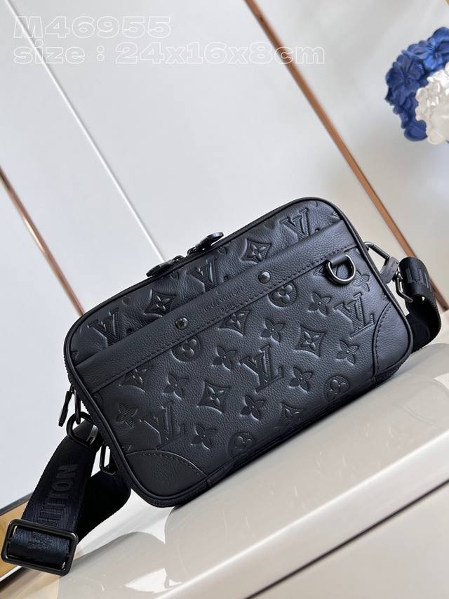 Top-quality original, original, and genuine M46955 embossed. This Alpha messeng