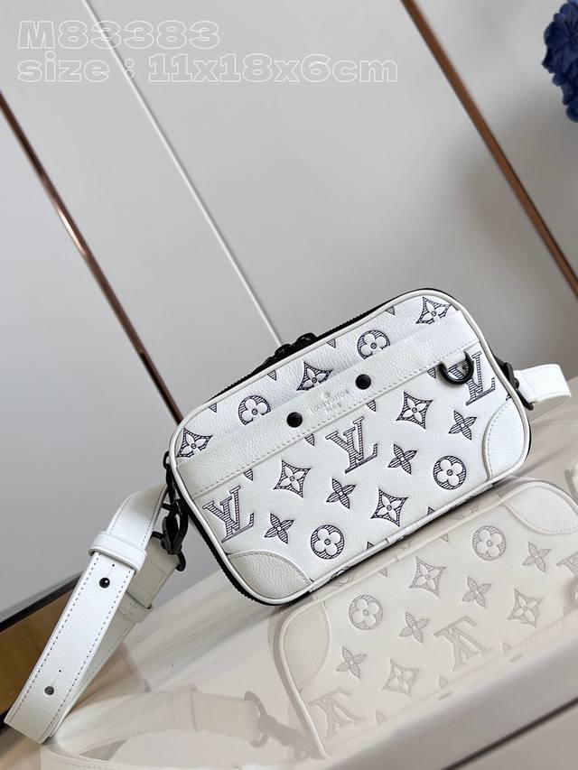 Top-quality original, real-name photos M83383 This Alpha mini handbag is crafte