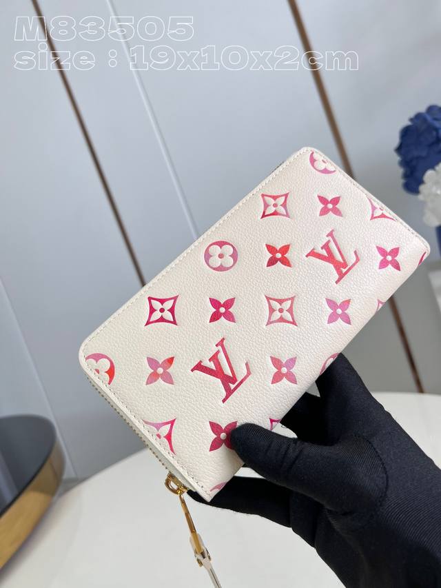 Top-quality original, original, and genuine photos of this M83505 Monogram Empr