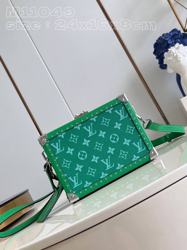 Top original home real shot M11049 green M11058 This Clutch Box handbag returns