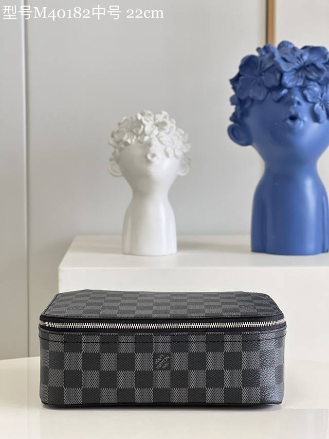 Top-quality original, original, and real-home photos of the M40182 Black Grid M