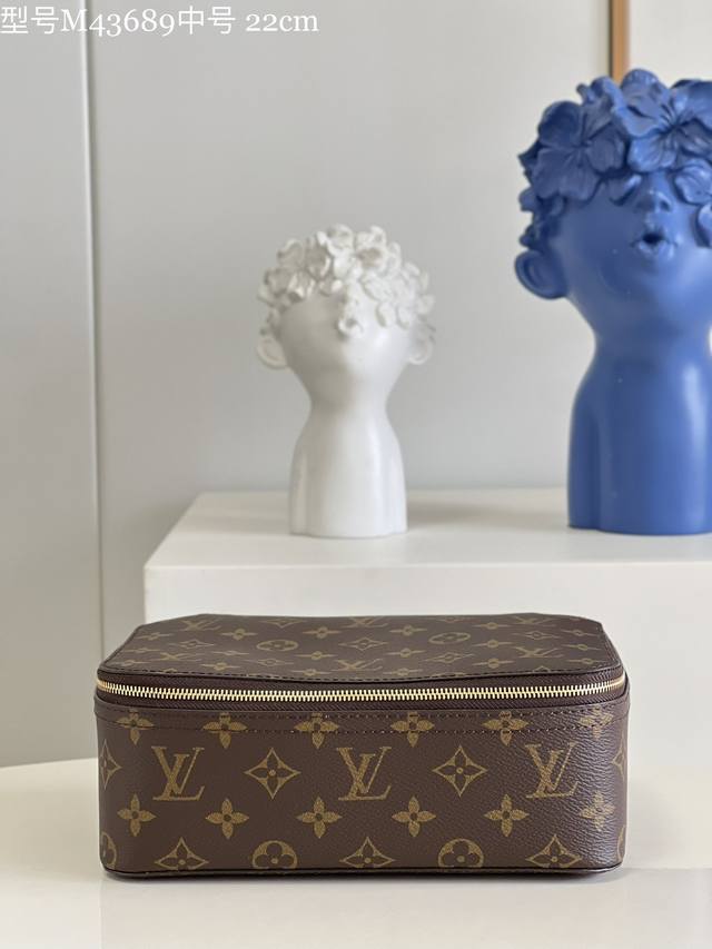 Top-quality original, original, and real-home photos of the M43689 monogram med