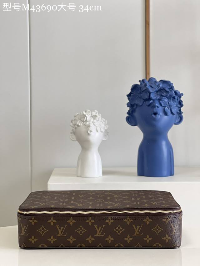 Top-quality original, original, and real-home photos of the M43690 monogram lar