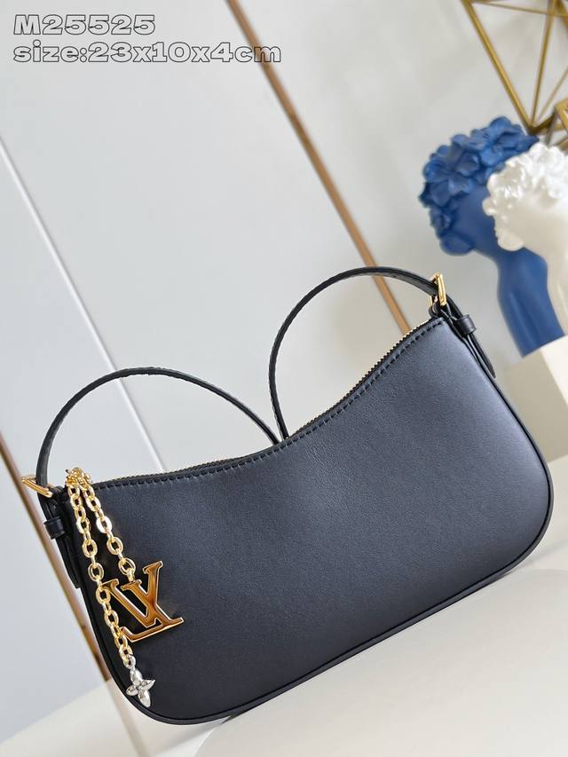 Top-quality original, original, and real-deal photos. This black Pochette Lv Blo