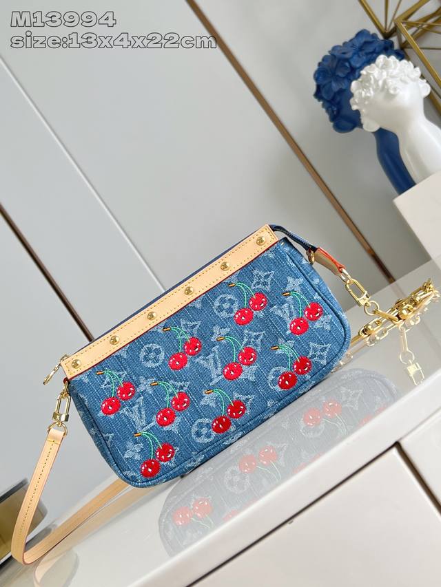 Top-quality original, original, and real-home photos of the M13994 Pochette Acc
