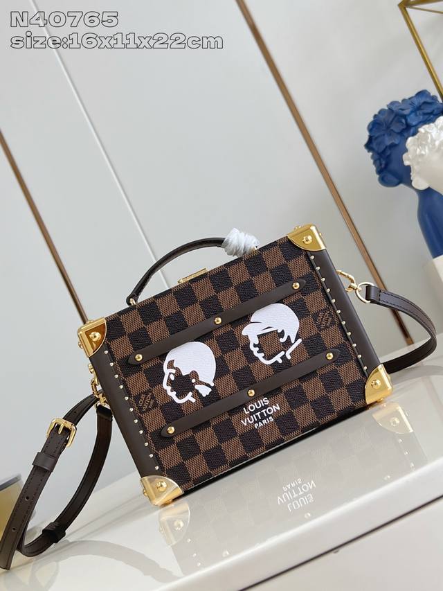 Top-quality original, original, and in-house photos. The Sawagani Trunk handbag,