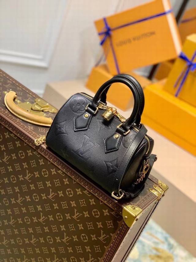 Top-of-the-line M58953. This Speedy Bandouli