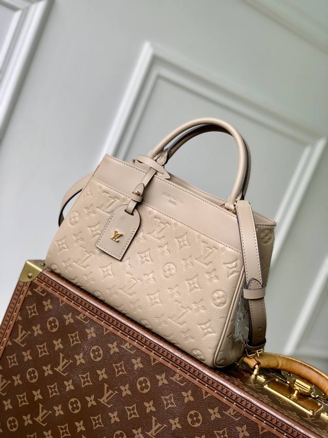 Top-quality original M15231 Apricot DDD. Designed for a stylish urban lifestyle
