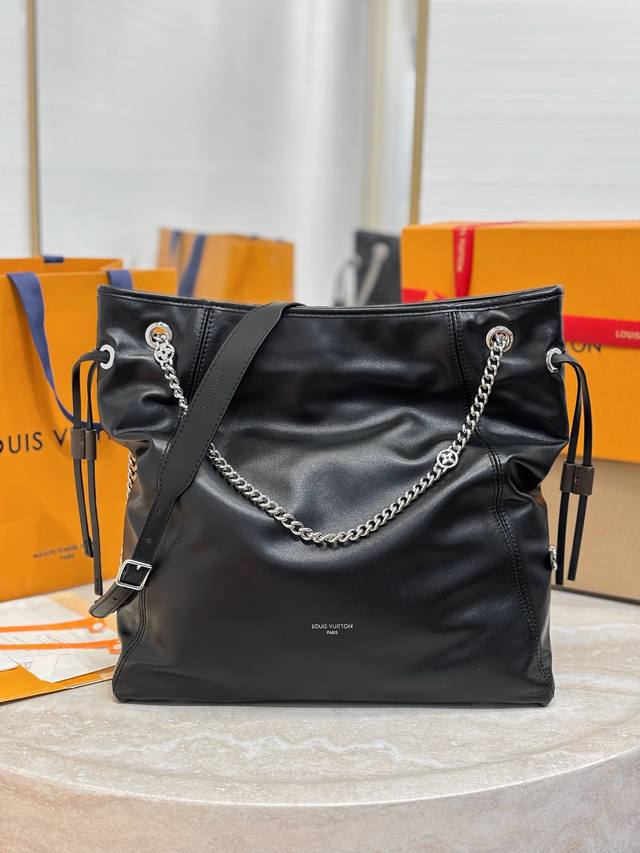 Off-Duty Vibe Medium Handbag (DDD, M25545, Black, DDD). The Off-Duty Medium Han