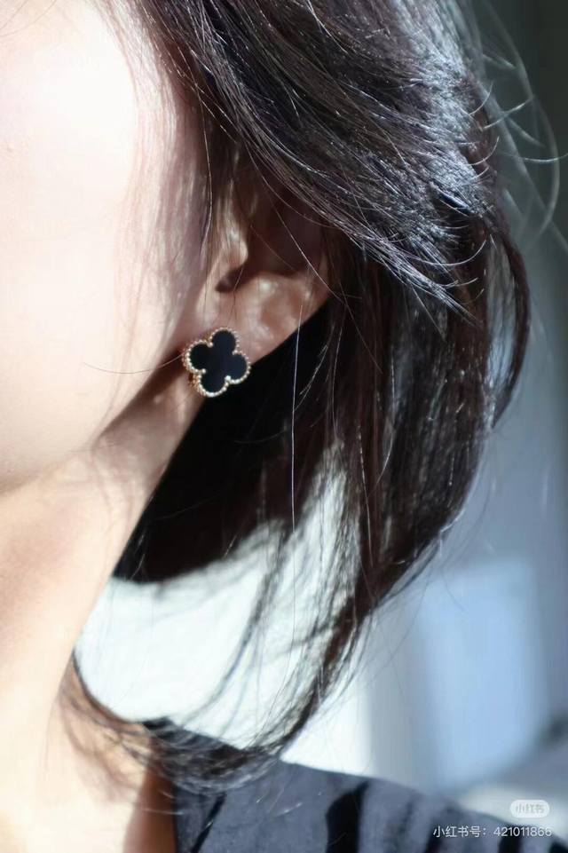 V Gold Material Van Cleef & Arpels Vca Black Onyx Four-Leaf Clover Earrings DDD