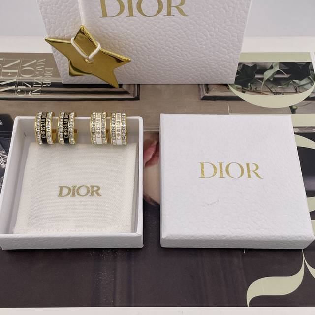 We offer the popular Dior double-row square diamond enamel letter earrings, pri