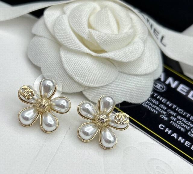 I really like this Chanel design. The camellia letter pearl earrings are stacke