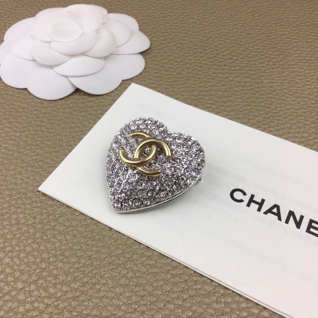 Chanel Chanel brooch DDD