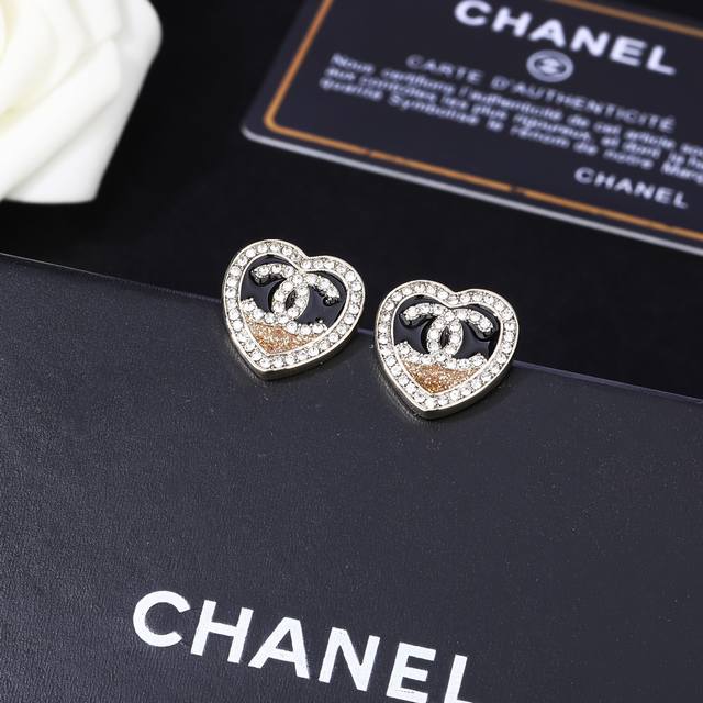 Chanel 23 new heart earrings counter simultaneous new double C necklace exquisi