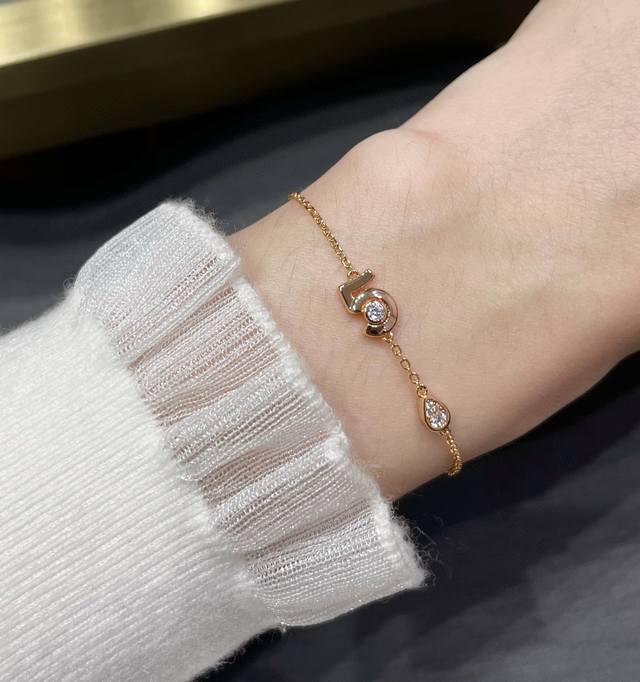 V Gold material 5140170 Chanel 5-letter bracelet, original lettering, hot-sellin