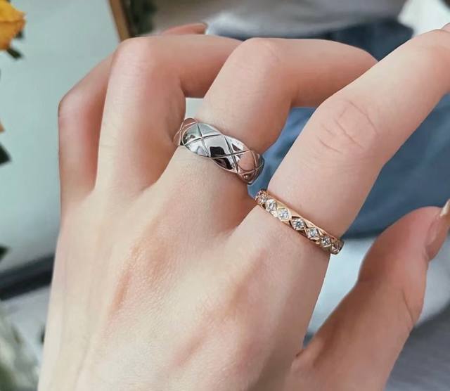 V Gold material 8670220 Chanel wide diamond polished ring fire code number 5678.